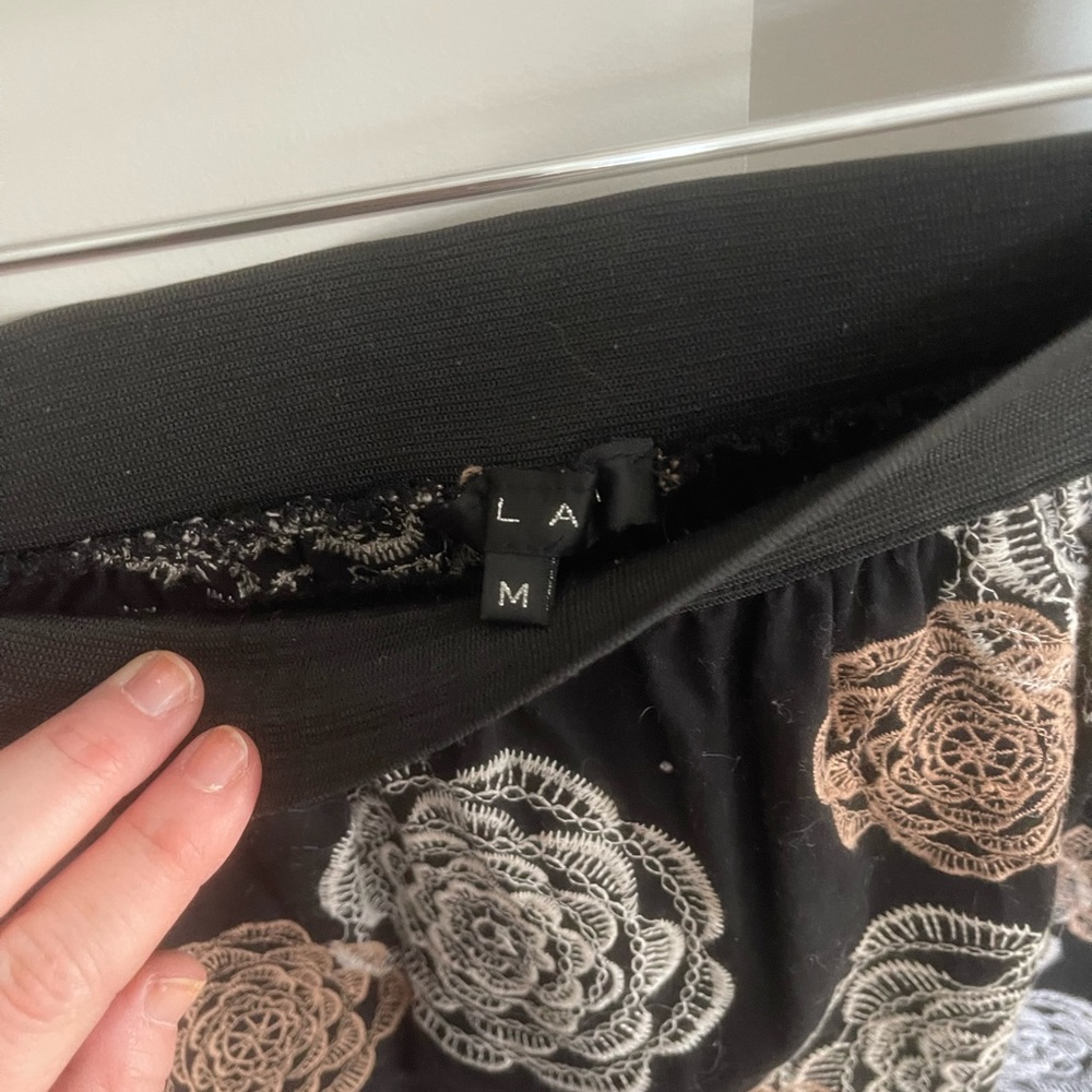 Black skirt with pockets